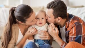 Khi cha mẹ sở hữu visa khác nhau đứa trẻ sẽ theo loại visa tốt hơn